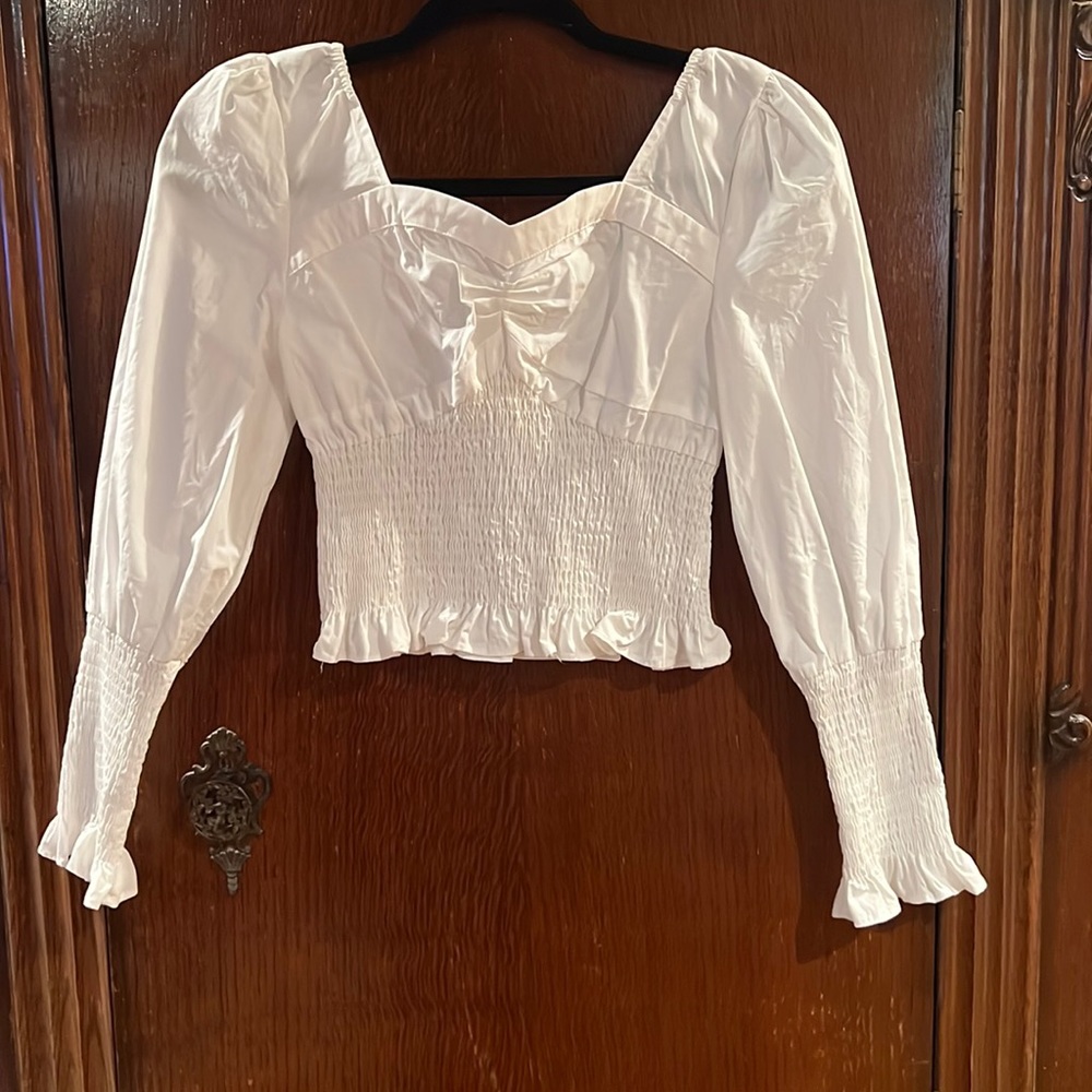 AmyLynn long sleeve poplin top.